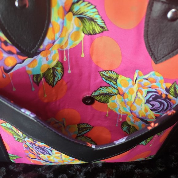 Pink/Black Painted Roses Handbag - Picture 4 of 11